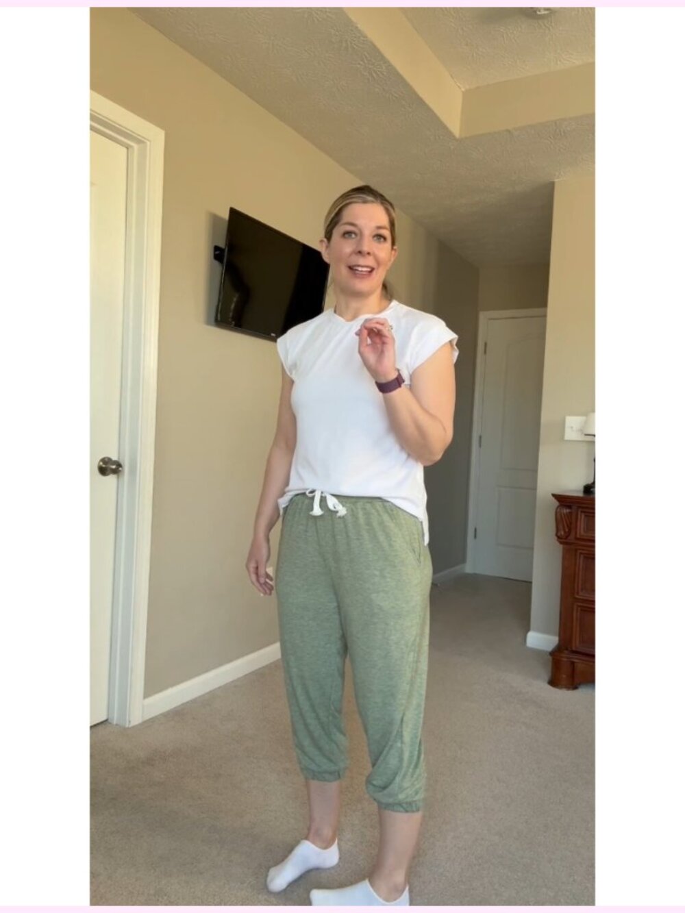 3 Pack Women's Capri Sweatpants Joggers High Waisted Athletic Lounge Pants with - Picture 6 of 6